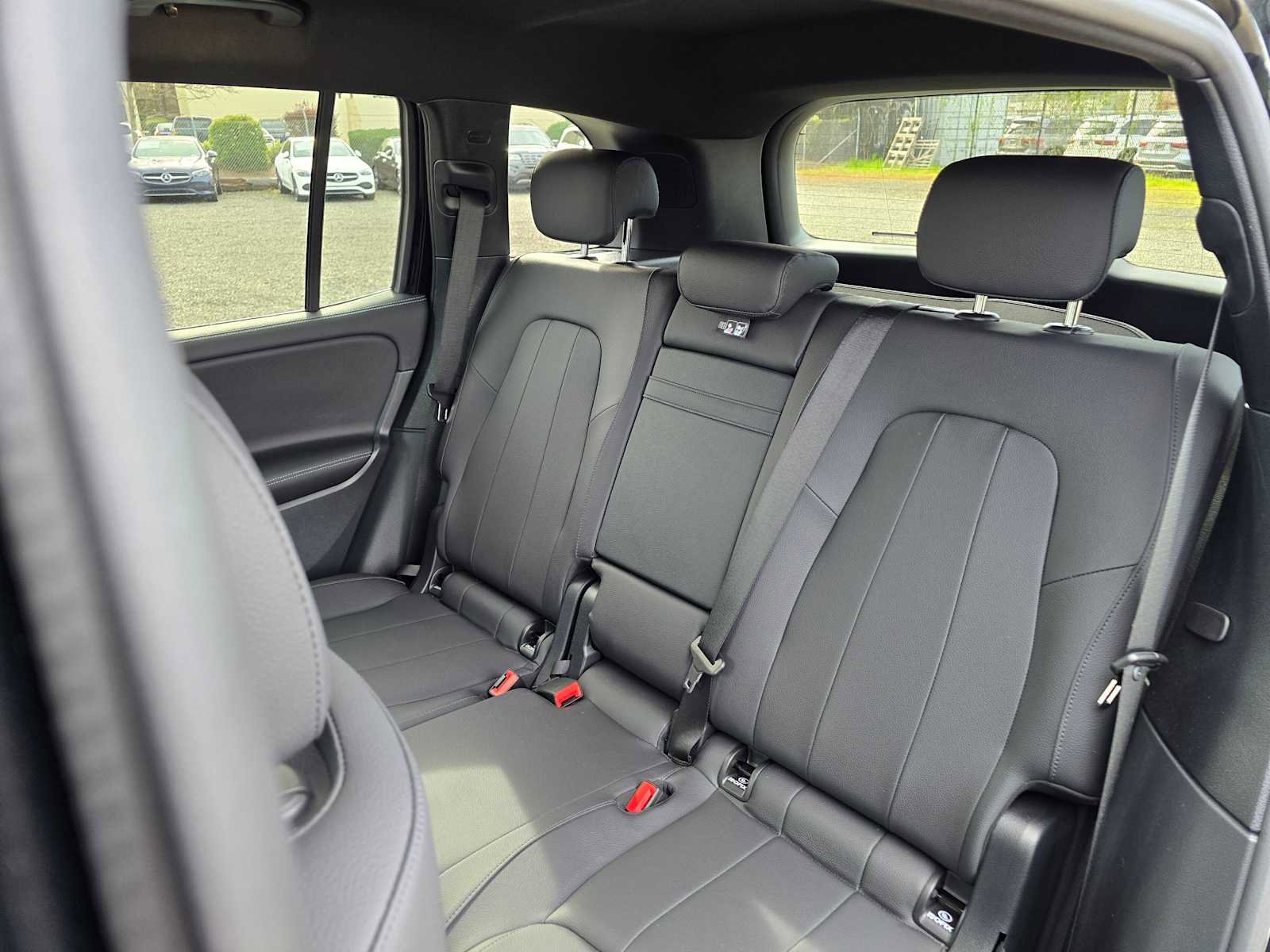 Used 2025 Mercedes-Benz GLB 250 4MATIC image 19