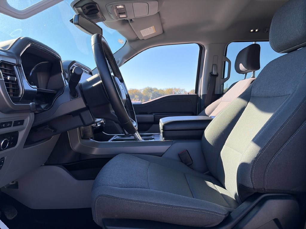 Used 2024 Ford F150 Lightning XLT AWD/4WD image 17