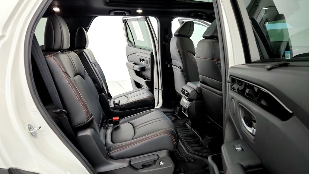 Used 2025 Honda Pilot TrailSport image 18