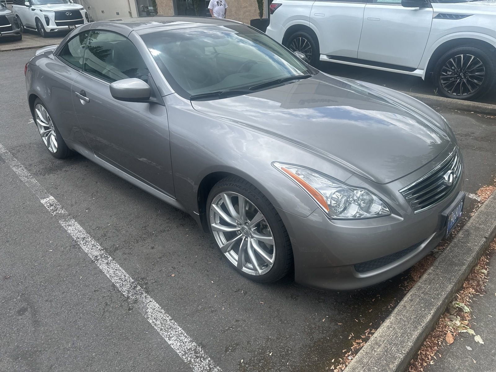 Used 2009 INFINITI G37 Convertible w/ Premium Pkg RWD image 2