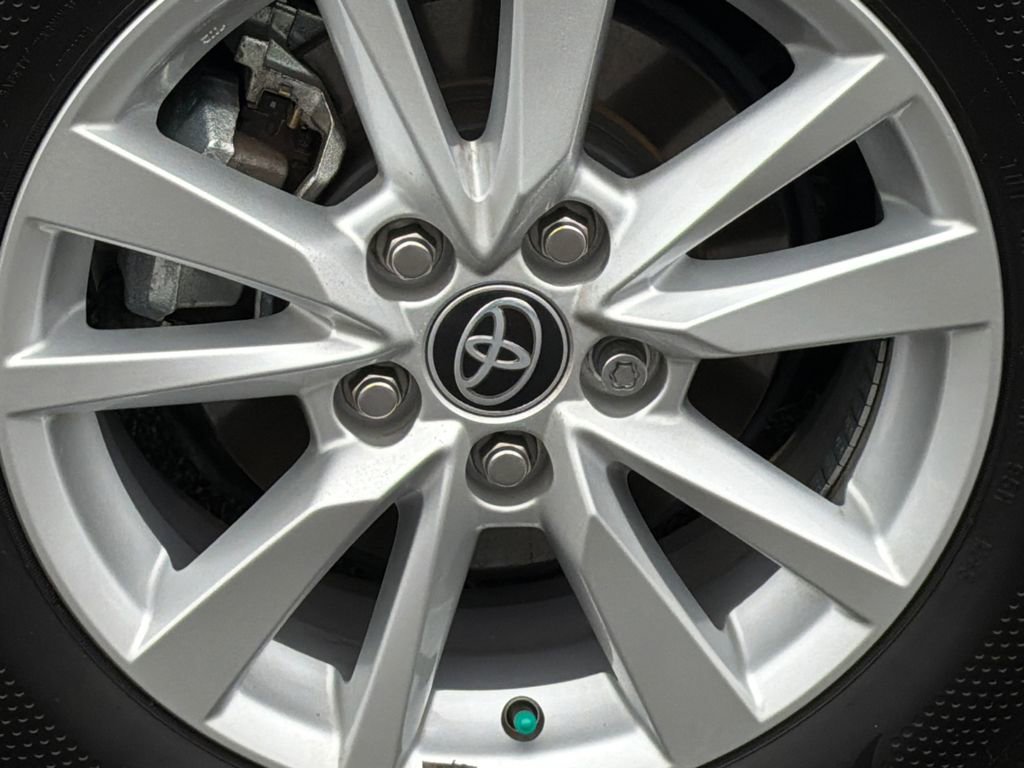 Used 2025 Toyota Camry LE w/ Convenience Package image 4