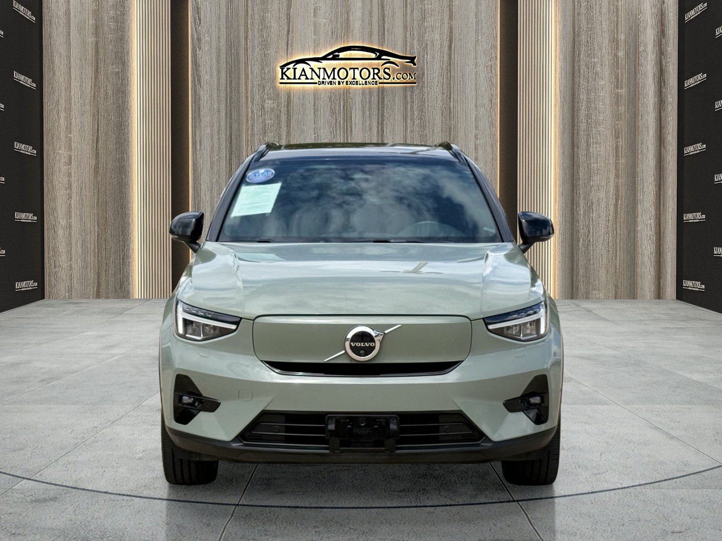Used 2023 Volvo XC40 Recharge Ultimate AWD/4WD image 2