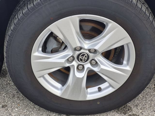 Used 2021 Toyota RAV4 XLE w/ XLE Grade Weather Package AWD/4WD image 28