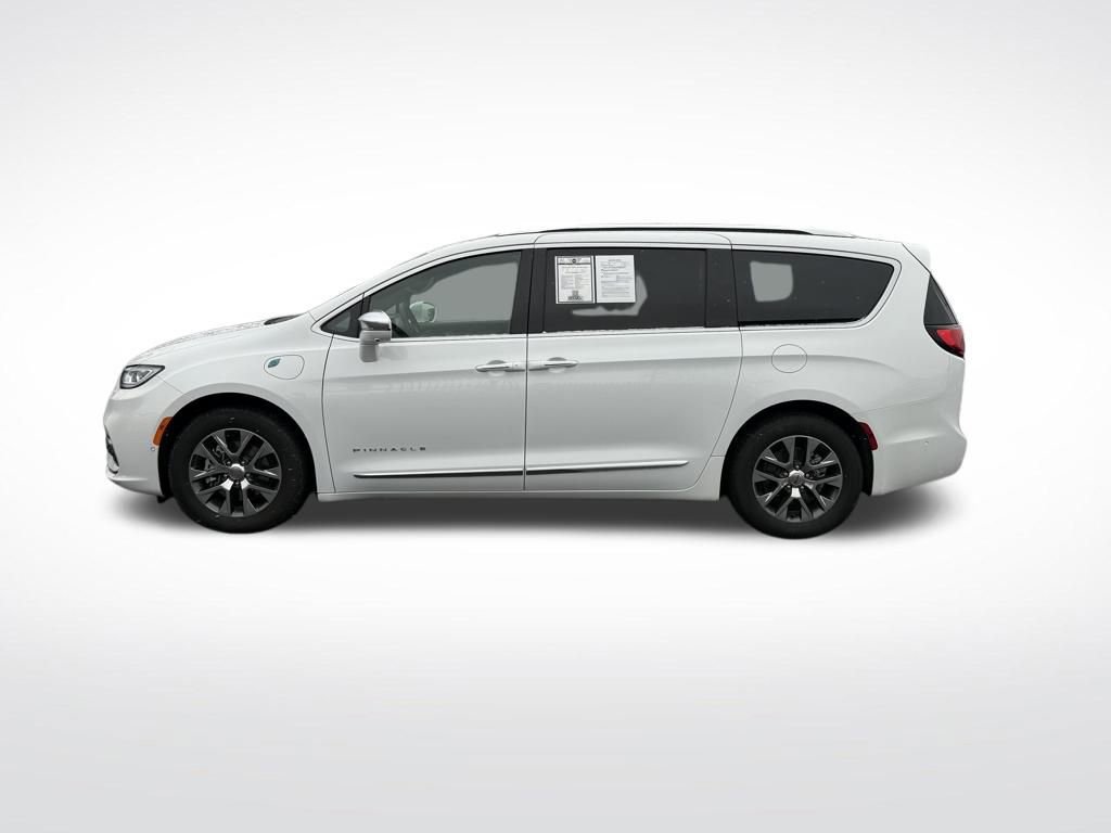 Used 2024 Chrysler Pacifica Pinnacle image 4