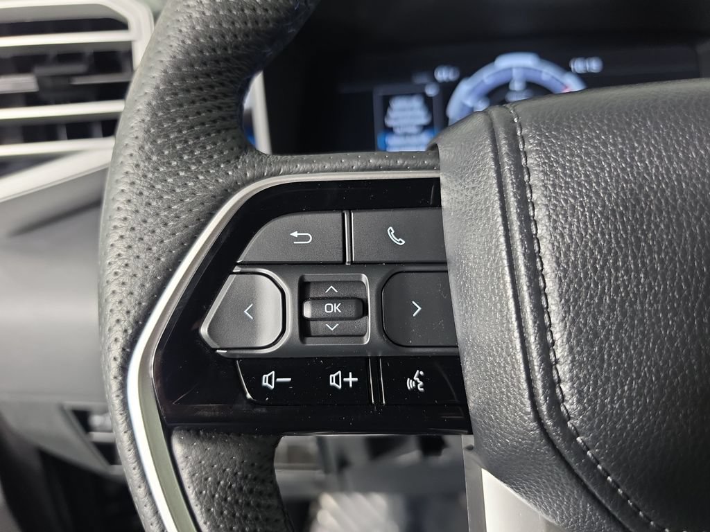 Used 2023 Toyota Tundra Platinum AWD/4WD image 15