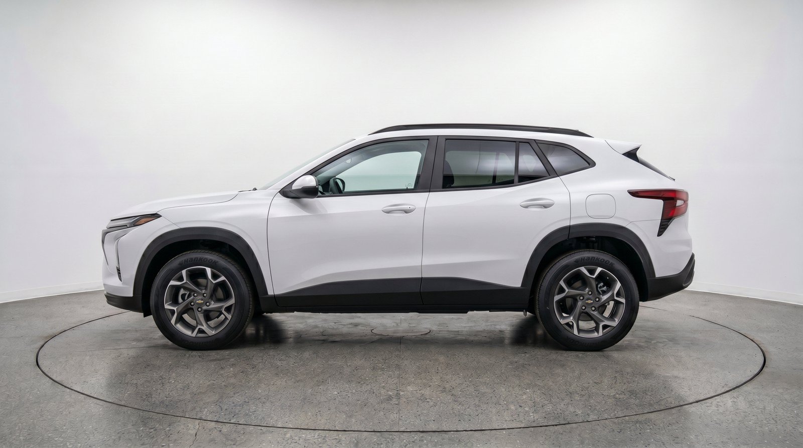 Used 2025 Chevrolet Trax LT FWD image 5
