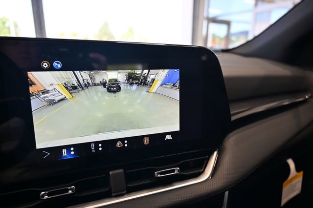 New 2026 Chevrolet Equinox LT w/ Convenience Package II FWD image 16