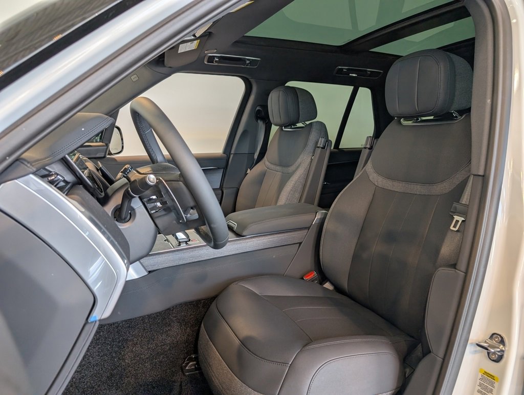 New 2025 Land Rover Range Rover SE image 12