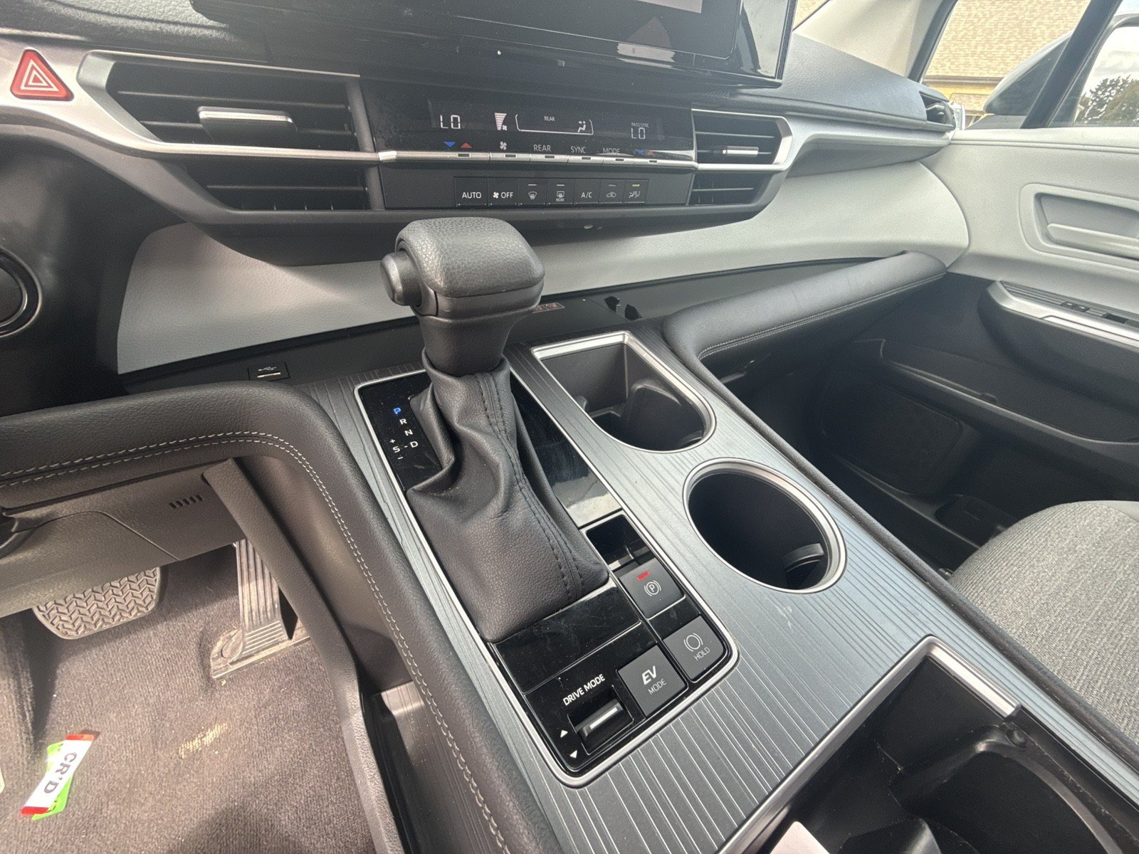 Used 2025 Toyota Sienna LE FWD image 13