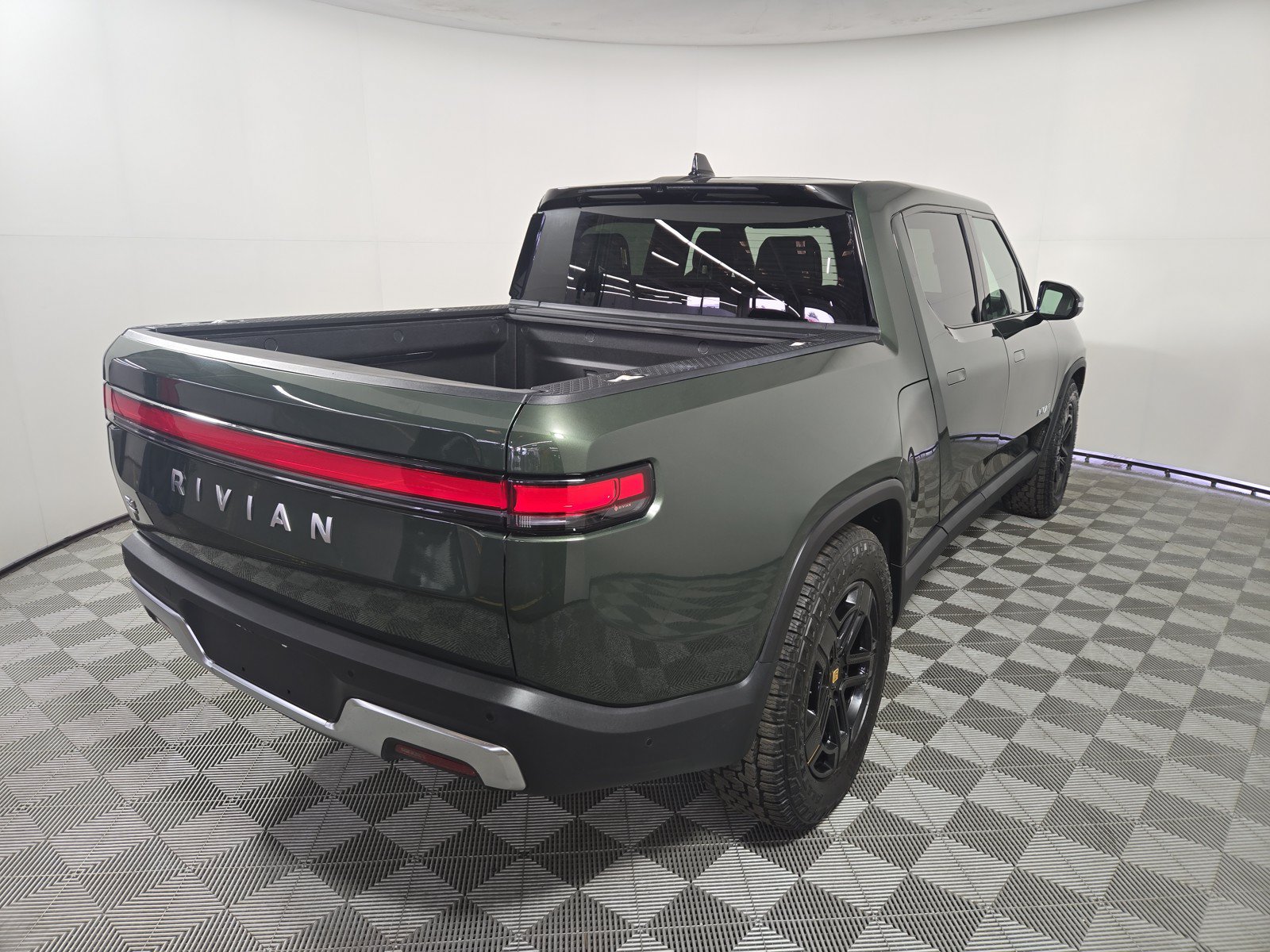 Used 2024 Rivian R1T Adventure AWD/4WD image 5