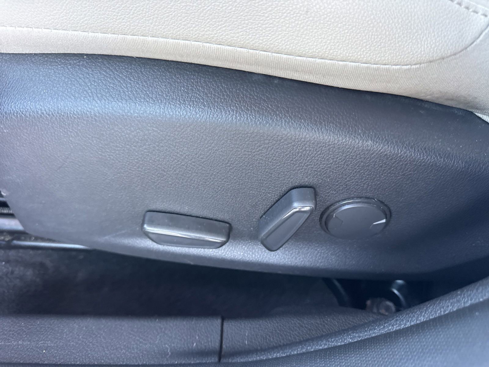 Used 2015 Ford Focus Titanium FWD image 24