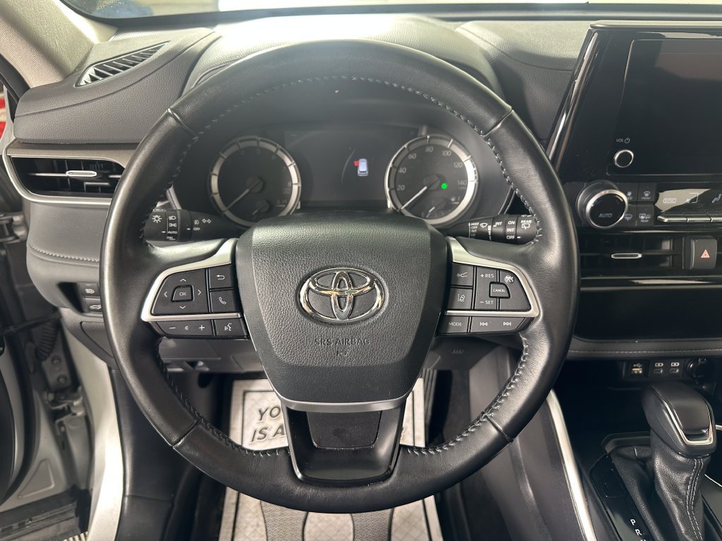 Used 2023 Toyota Highlander LE AWD/4WD image 21