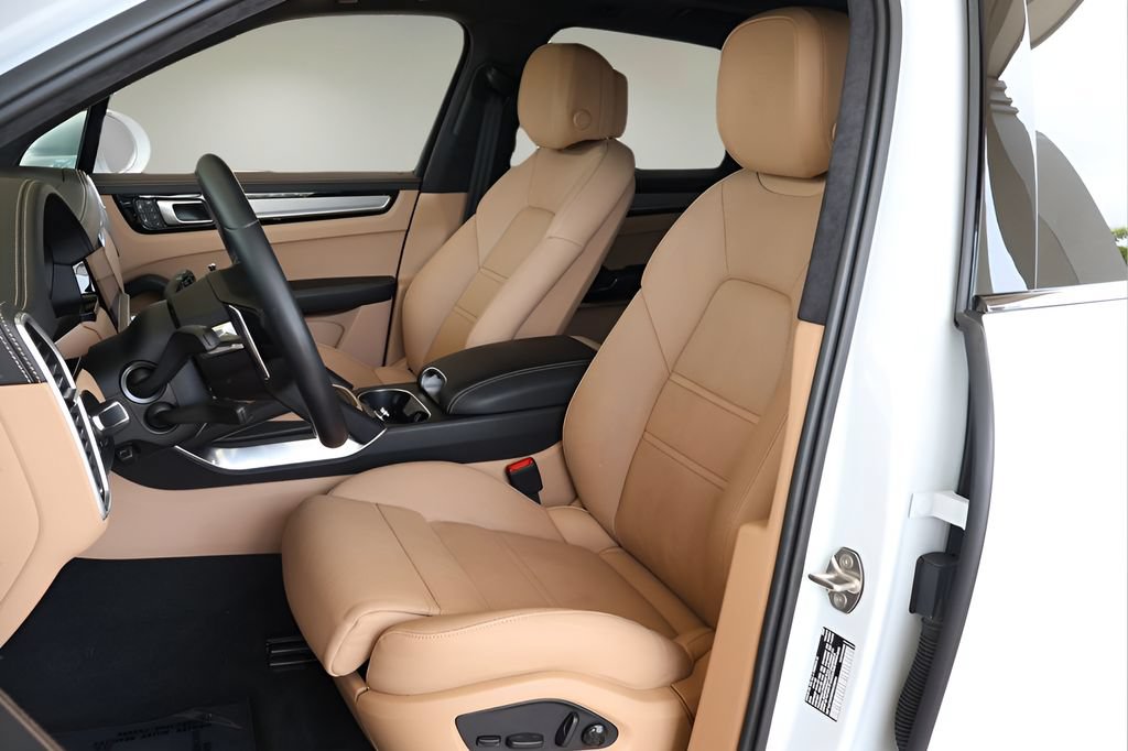 Used 2023 Porsche Cayenne Turbo AWD/4WD image 12