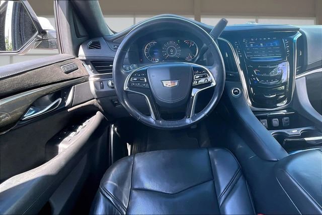 Used 2018 Cadillac Escalade Platinum AWD/4WD image 5