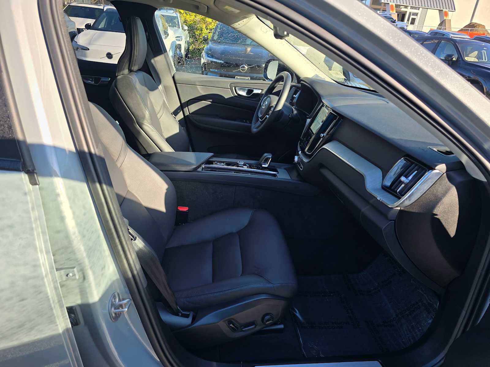 Certified 2025 Volvo XC60 B5 Plus image 11