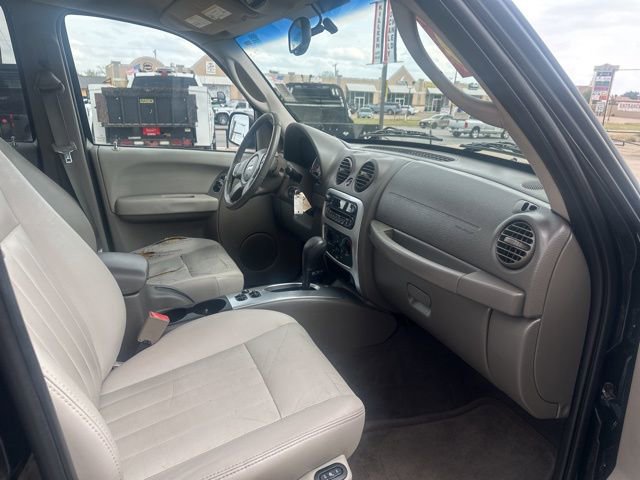 Used 2005 Jeep Liberty Limited AWD/4WD image 6