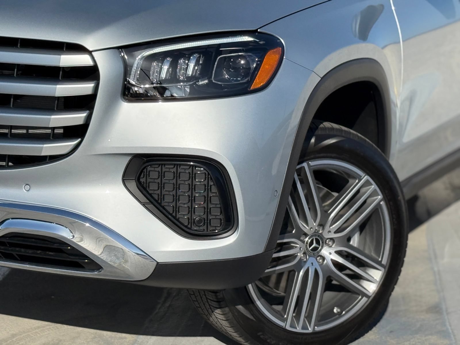 New 2026 Mercedes-Benz GLS 450 4MATIC image 4
