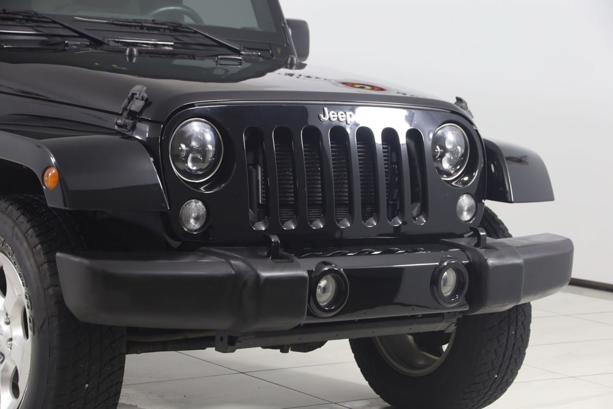 Used 2015 Jeep Wrangler Unlimited Sahara w/ Connectivity Group AWD/4WD image 31
