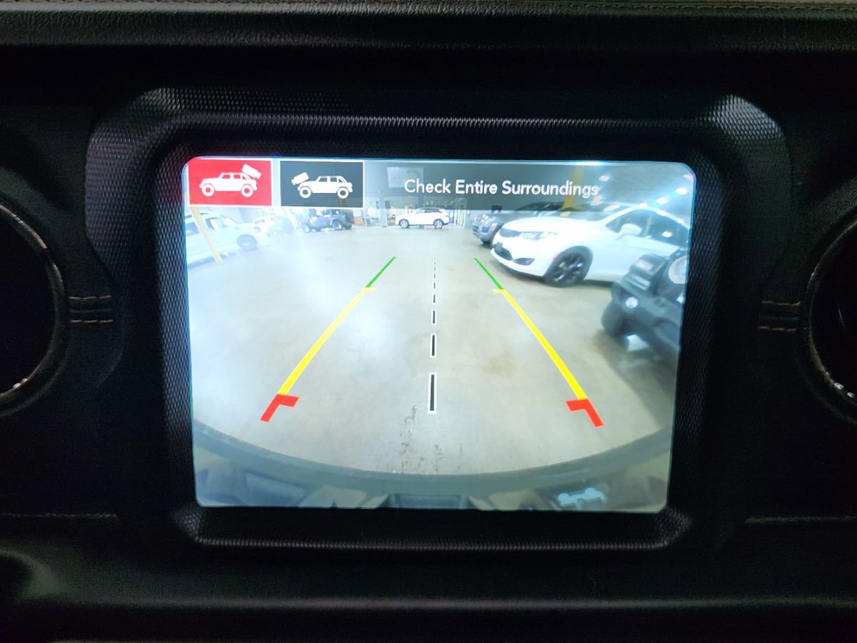 Used 2021 Jeep Wrangler Unlimited Sahara AWD/4WD image 33