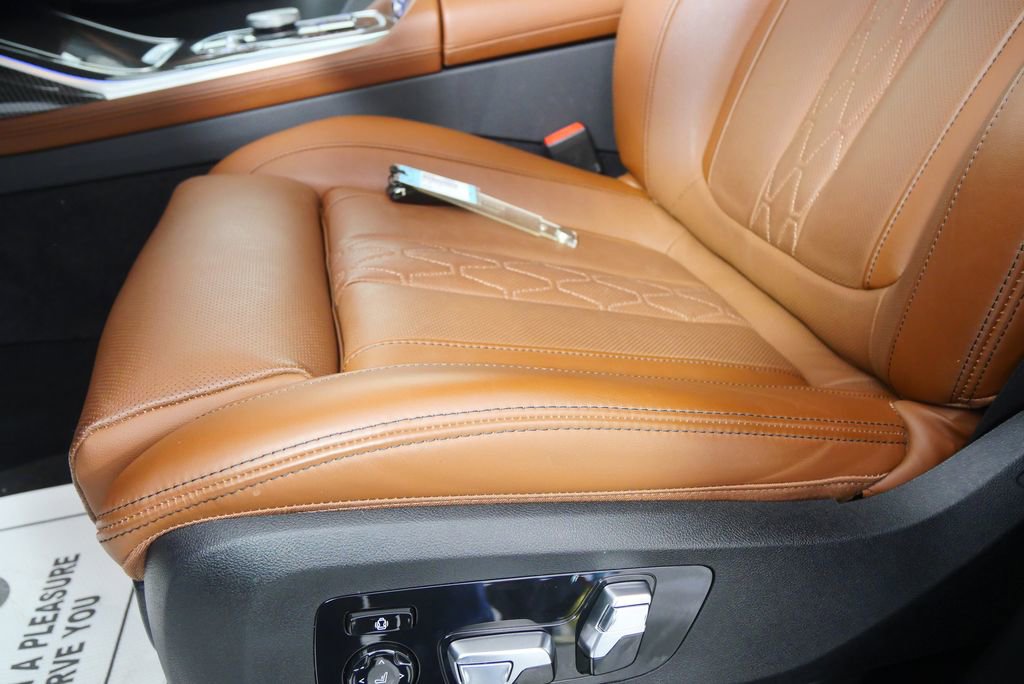 Certified 2025 BMW X7 M60i image 9