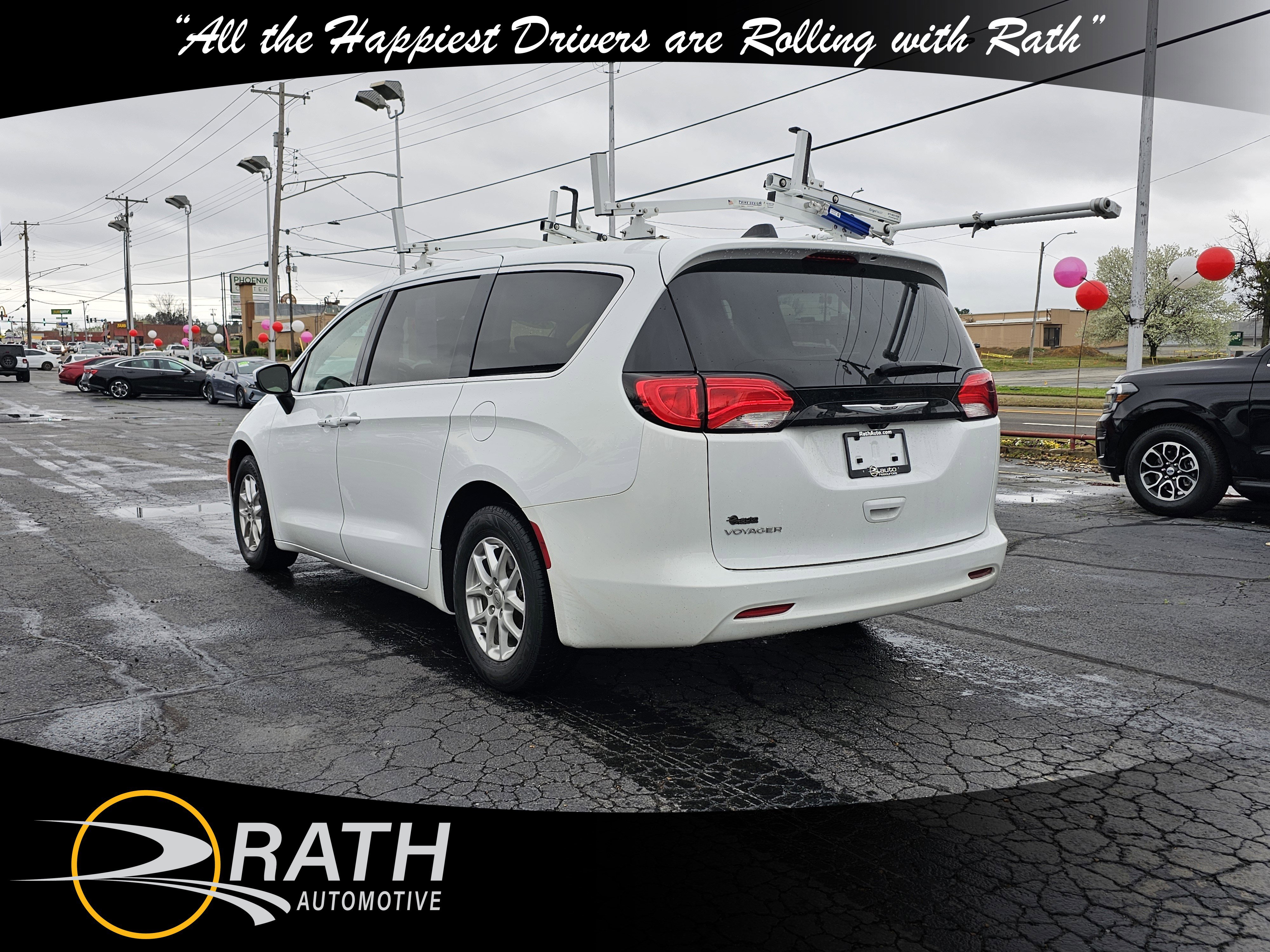 Used 2022 Chrysler Voyager LX image 7