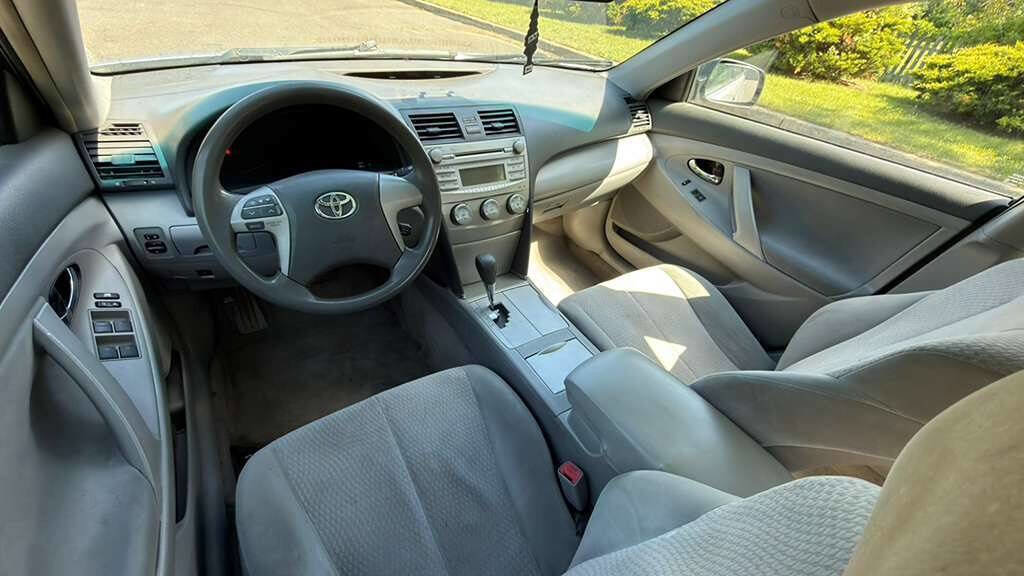 Used 2011 Toyota Camry LE FWD image 11