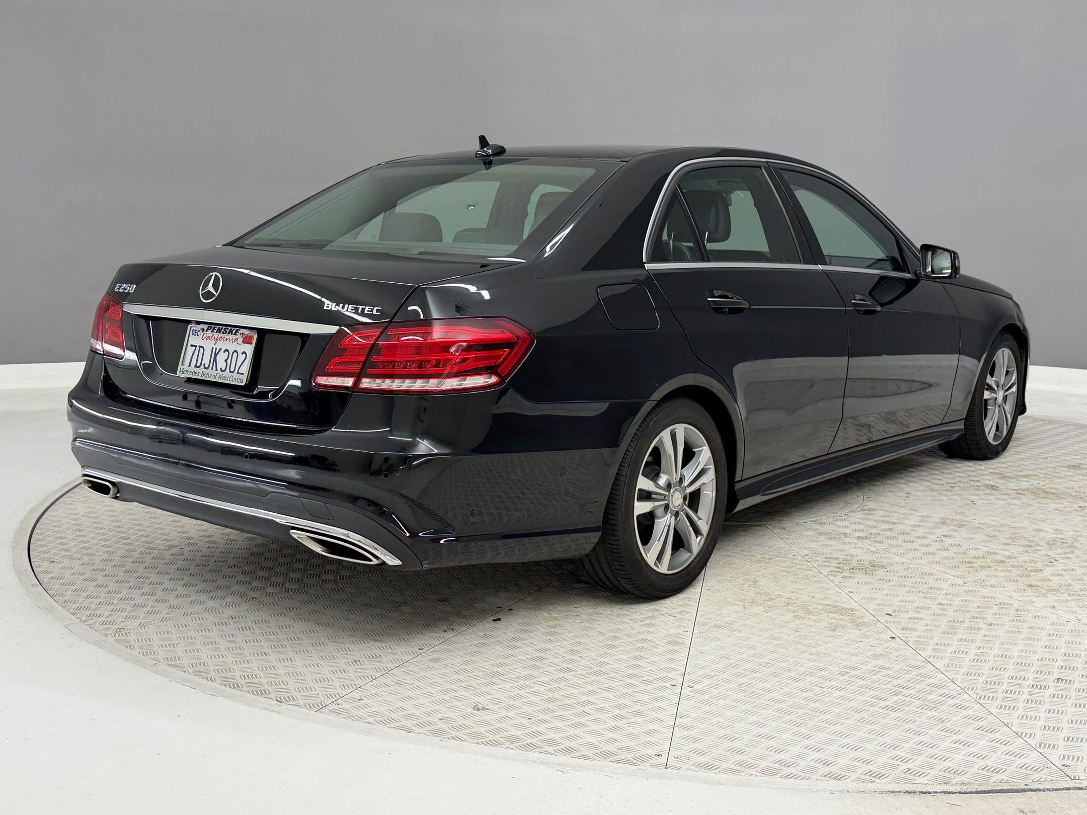 Used 2014 Mercedes-Benz E 250 BlueTEC Sedan image 9