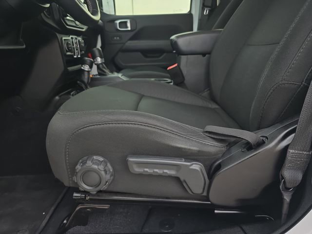 Used 2019 Jeep Wrangler Unlimited Sahara w/ Safety Group image 28