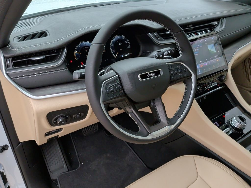 New 2025 Jeep Grand Cherokee Limited image 15