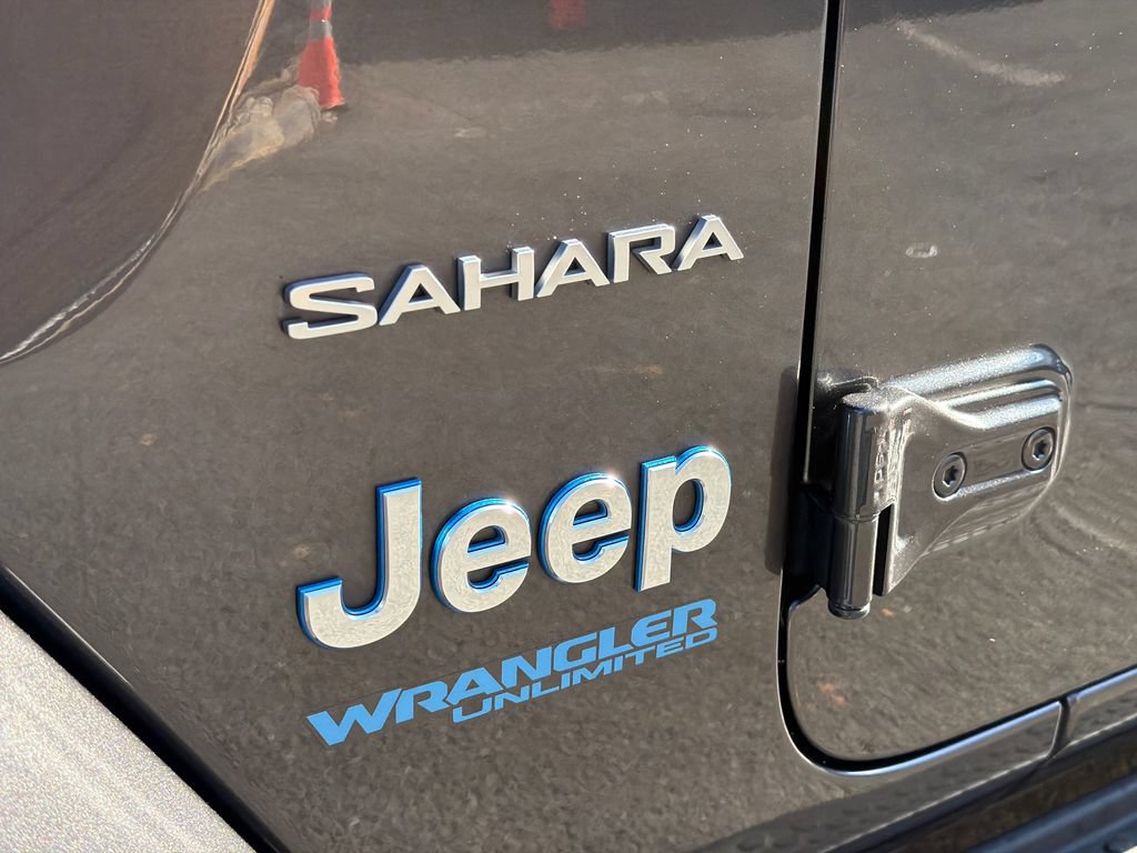 Used 2022 Jeep Wrangler Unlimited Sahara w/ Cold Weather Group AWD/4WD image 11