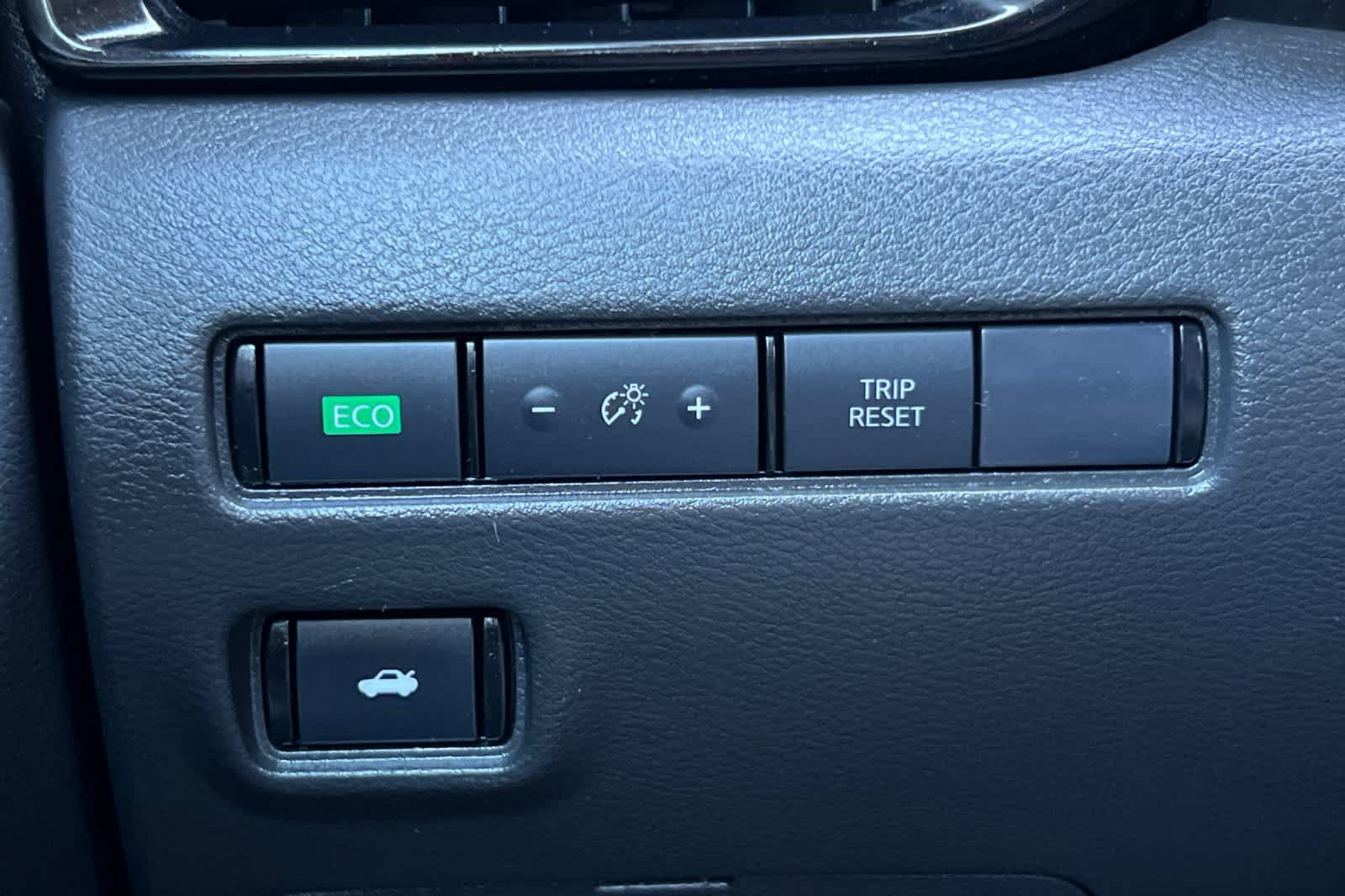 Used 2025 Nissan Sentra SV FWD image 28
