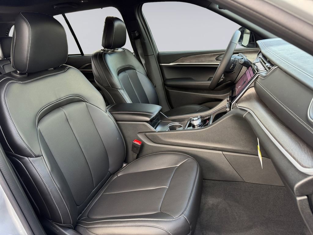 New 2025 Jeep Grand Cherokee Limited image 18
