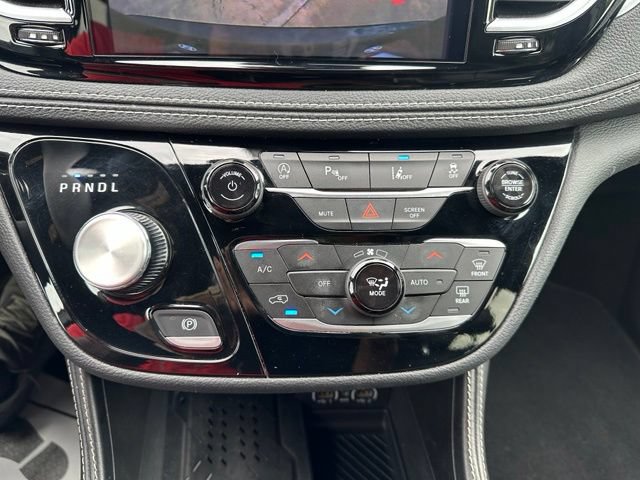Used 2025 Chrysler Pacifica Limited FWD image 19
