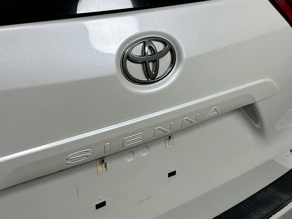 Used 2020 Toyota Sienna XLE w/ XLE Navigation Package FWD image 7