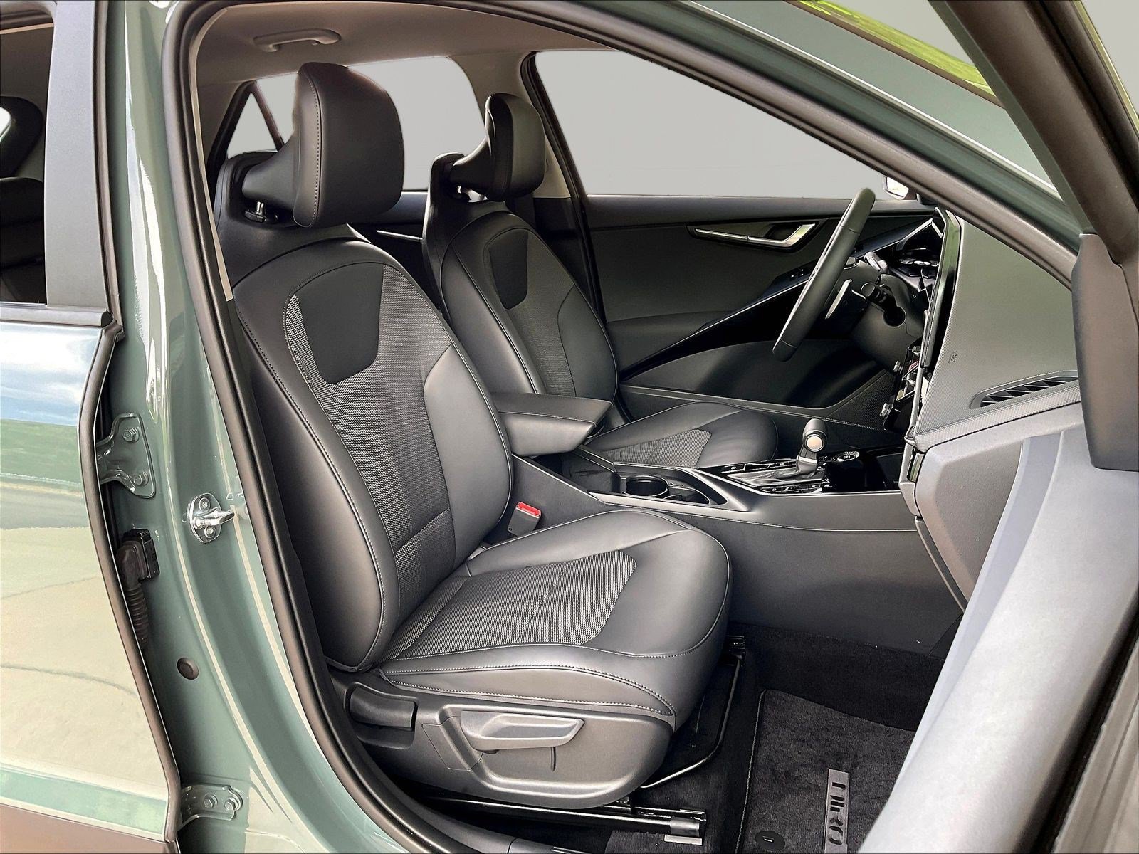 Used 2024 Kia Niro EX FWD image 28