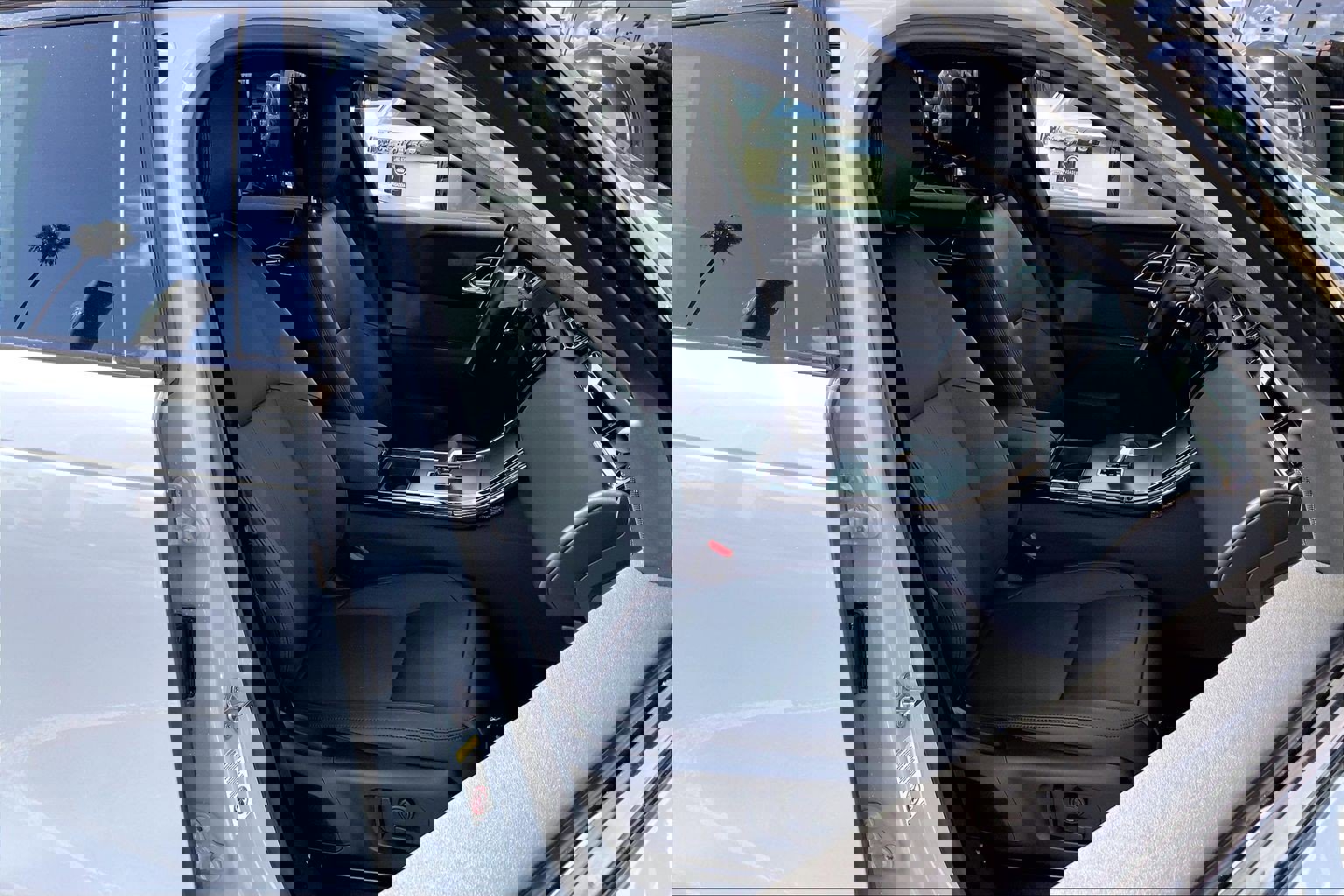 Used 2025 Land Rover Range Rover Velar Dynamic SE image 7