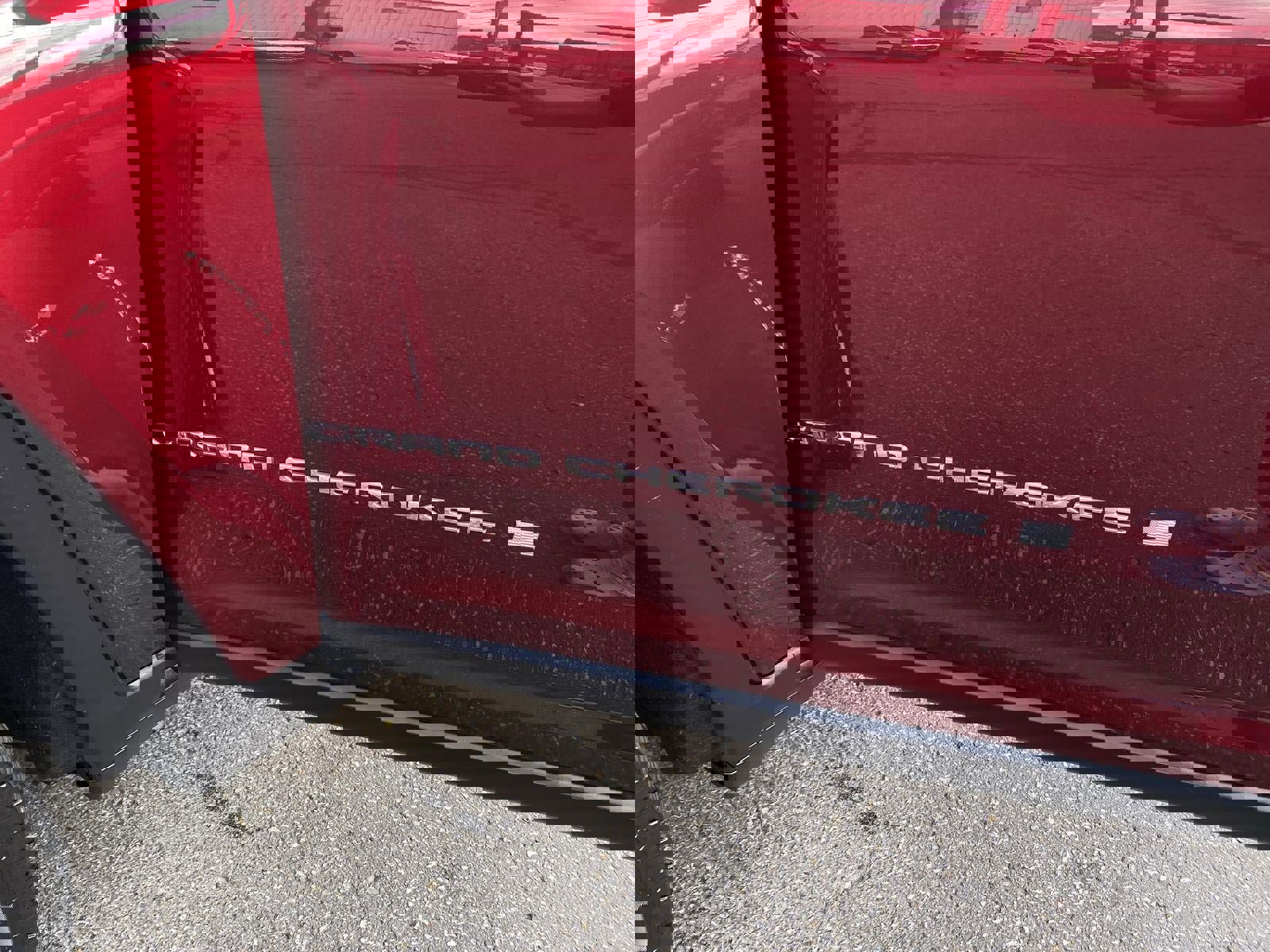 Used 2023 Jeep Grand Cherokee Laredo image 23