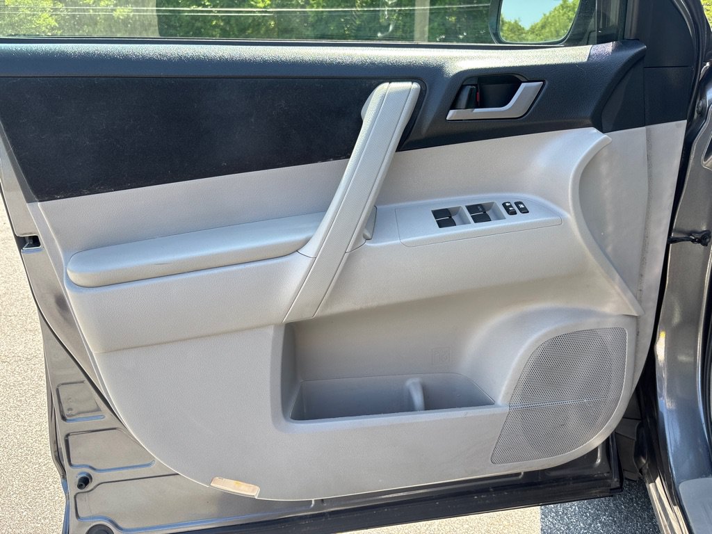 Used 2012 Toyota Highlander 4WD w/ Tech Pkg image 11