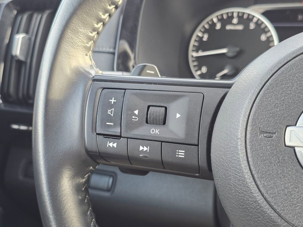 Used 2024 Nissan Pathfinder SV image 34