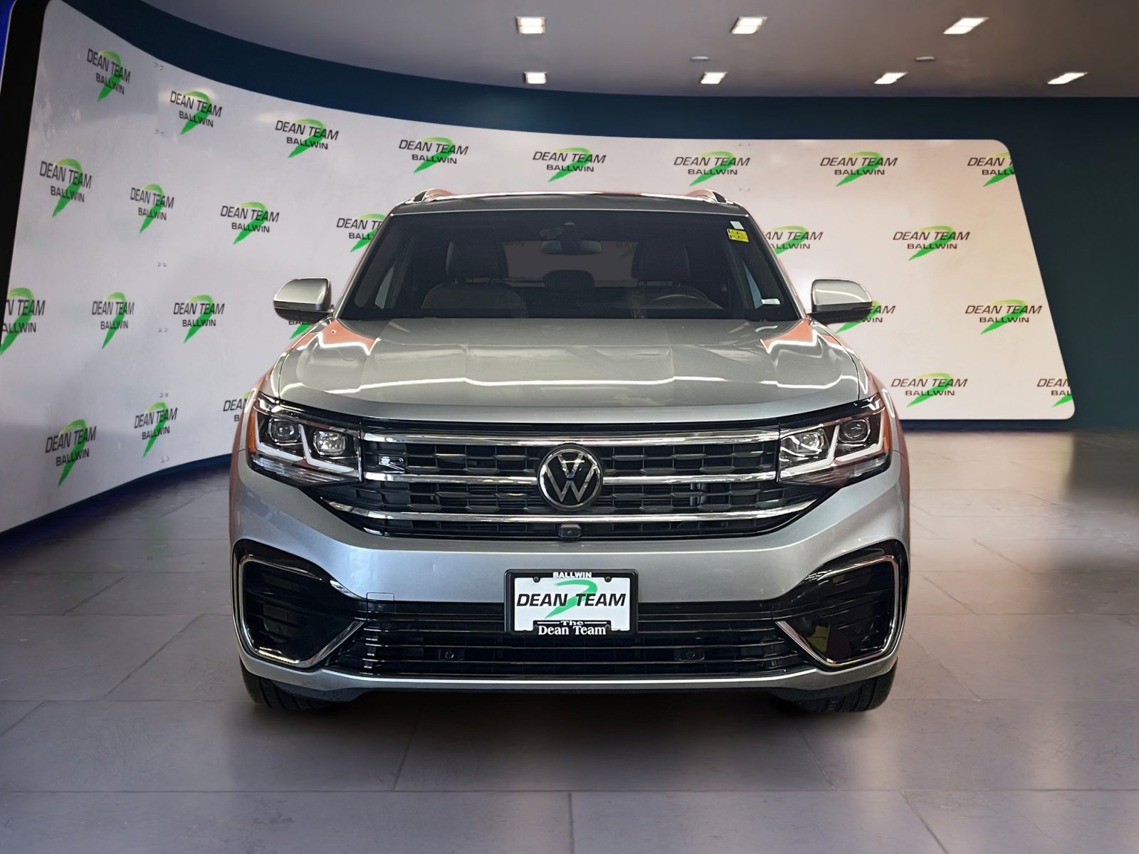 Used 2023 Volkswagen Atlas Cross Sport SEL Premium R-Line image 2