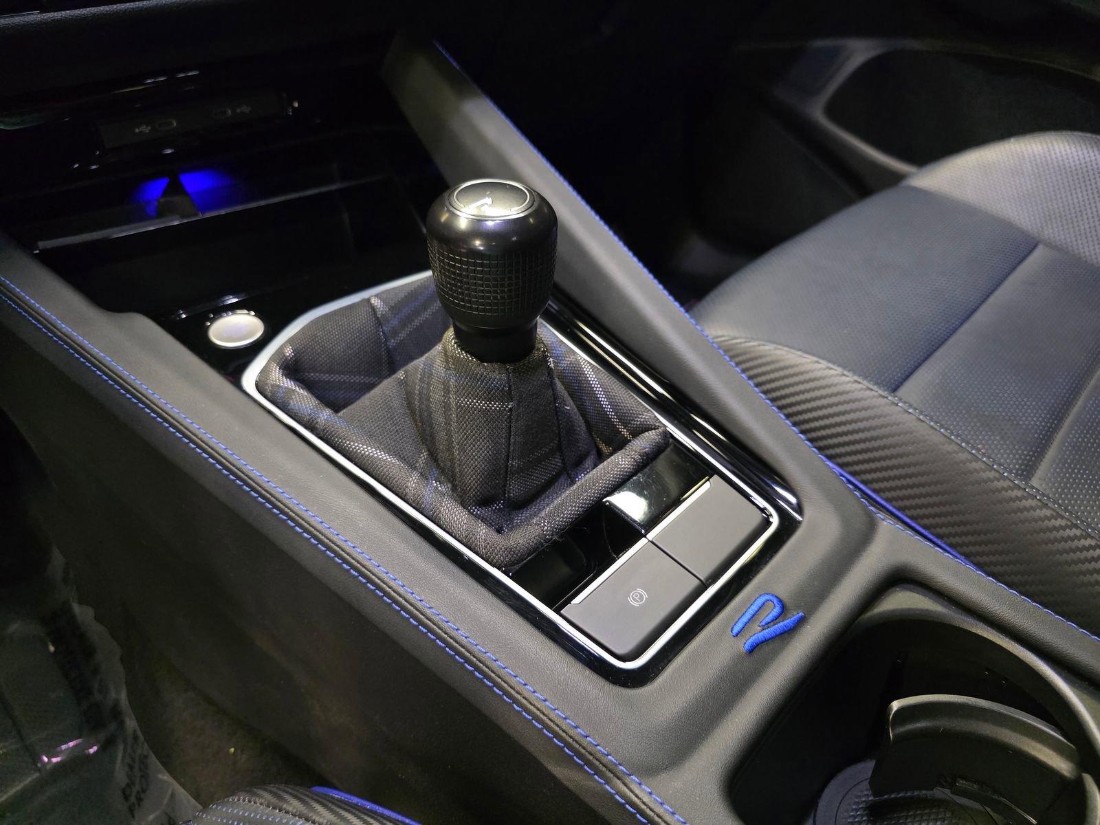 Used 2023 Volkswagen Golf 20th Anniversary Edition image 4