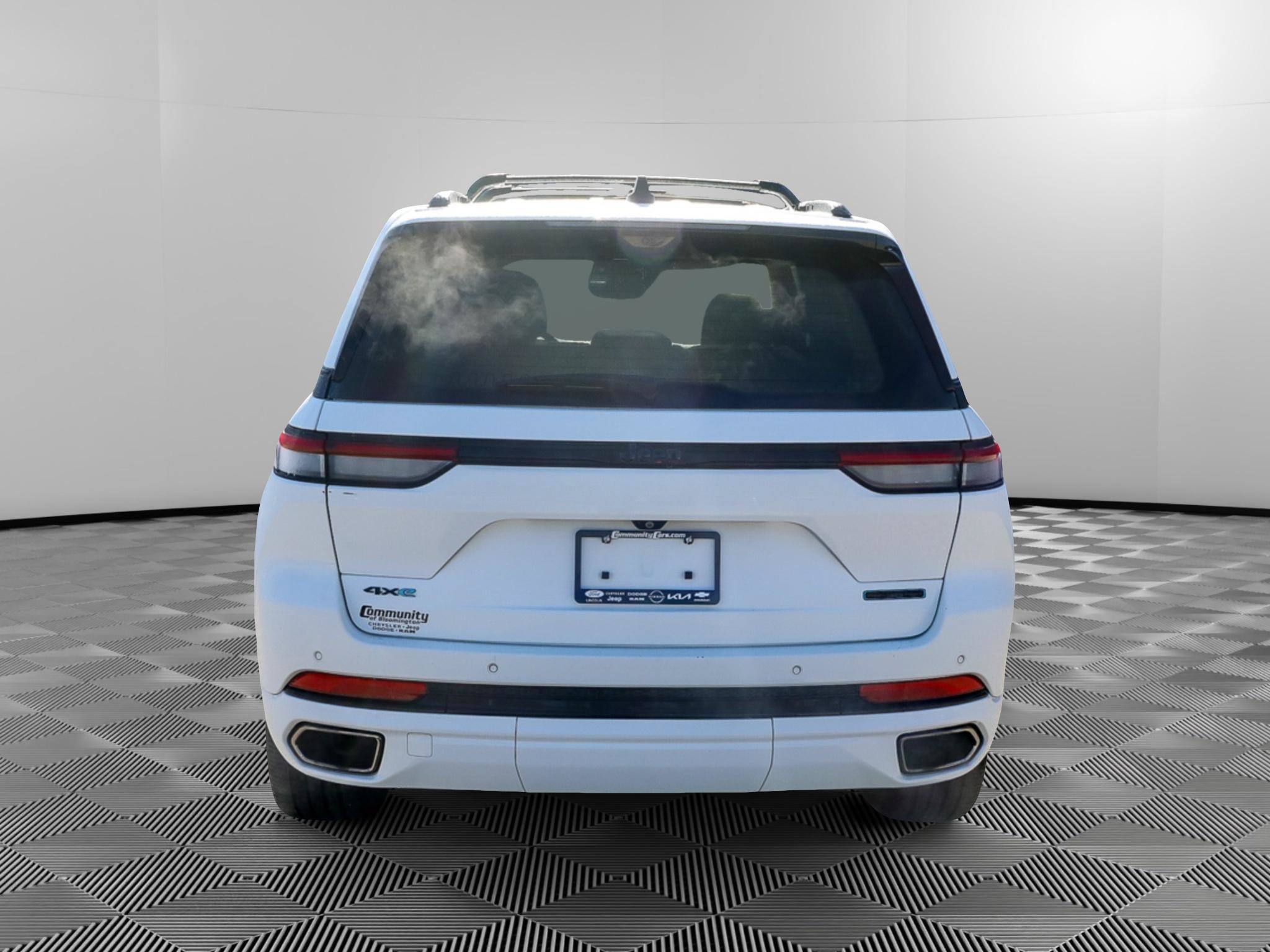 Used 2023 Jeep Grand Cherokee 30th Anniversary AWD/4WD image 6