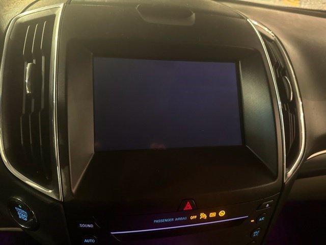 Used 2019 Ford Edge Titanium FWD image 16