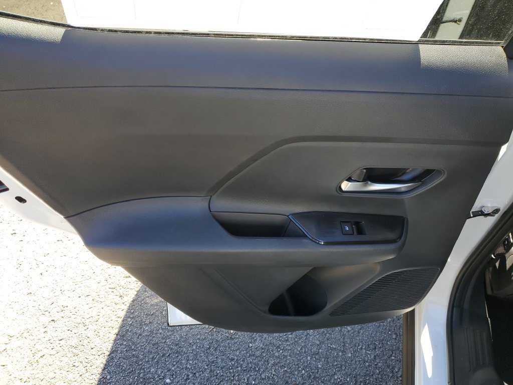 New 2027 Nissan Kicks SR w/ SR Premium Package FWD image 9