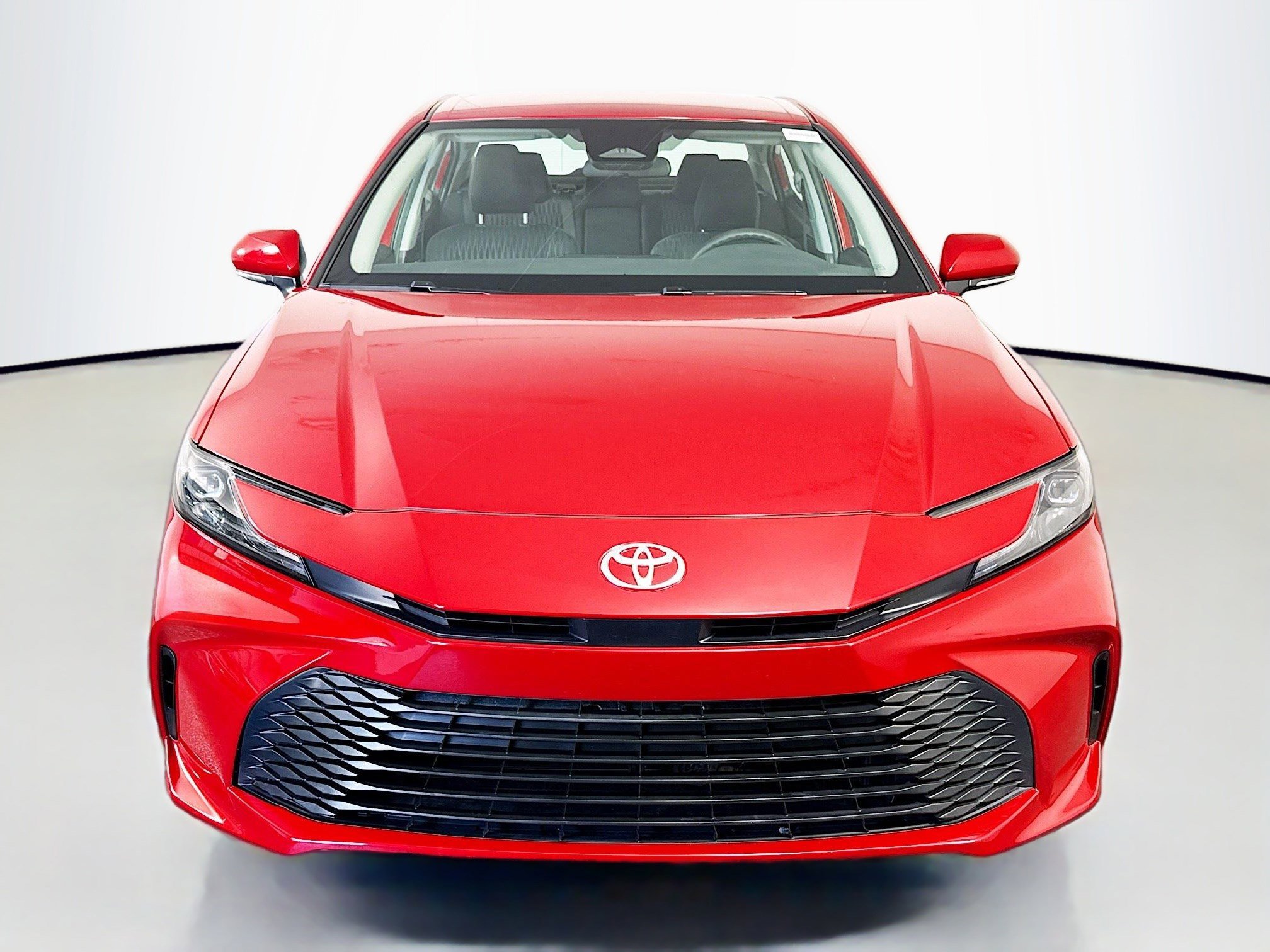 Used 2025 Toyota Camry LE image 2