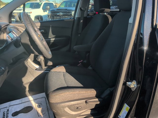 Used 2020 Chevrolet Trax LS w/ Tint and Cruise Package FWD image 17