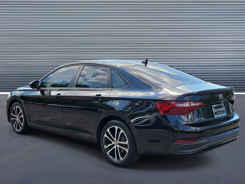 Used 2023 Volkswagen Jetta Sport image 4