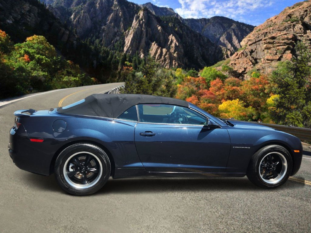 Used 2013 Chevrolet Camaro LT RWD image 2