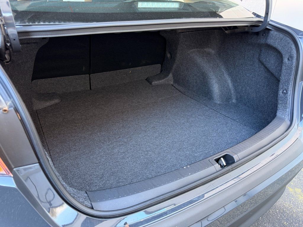 Used 2025 Toyota Corolla LE image 10