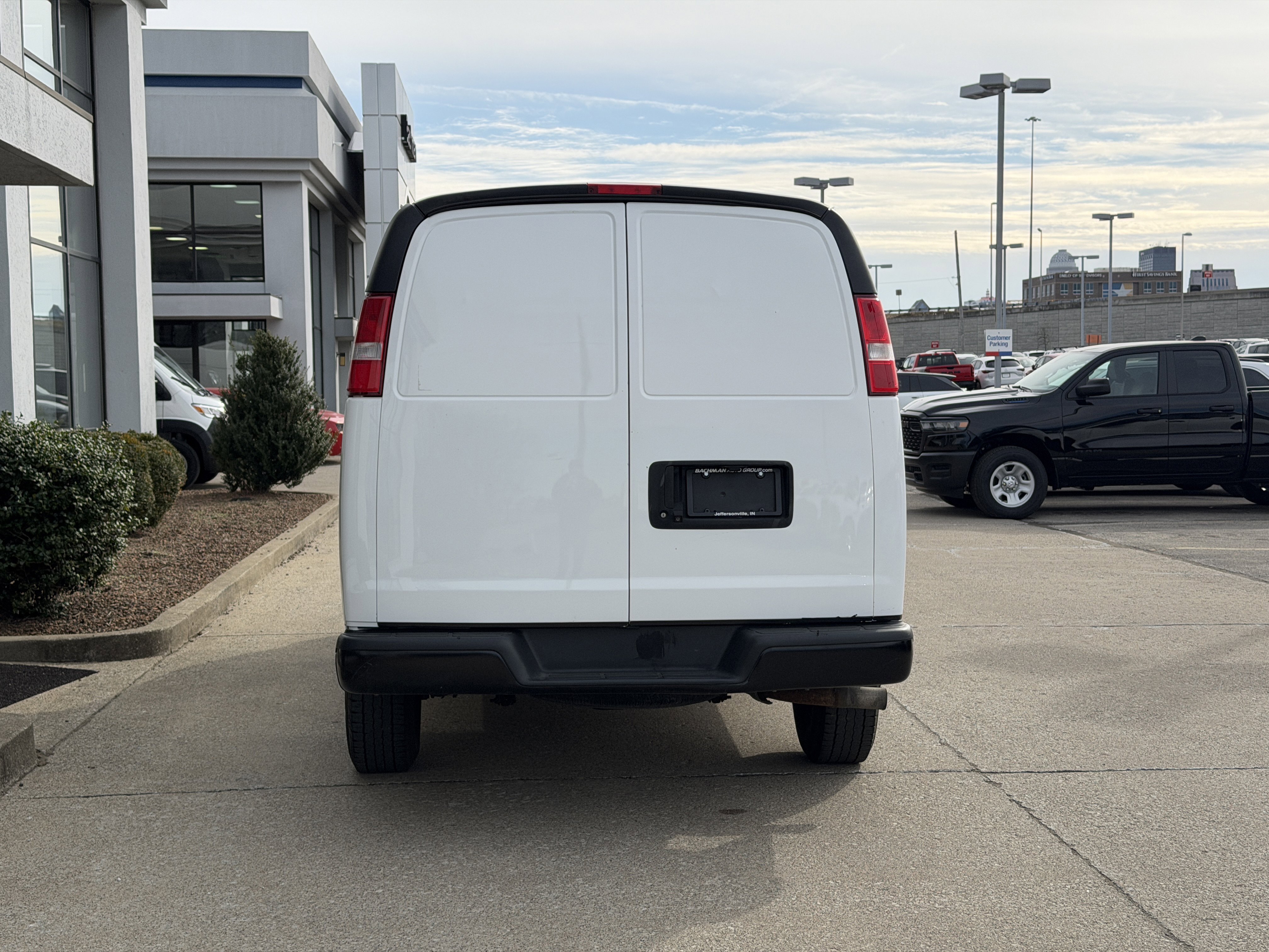 Used 2021 Chevrolet Express 2500 w/ Driver Convenience Package image 6